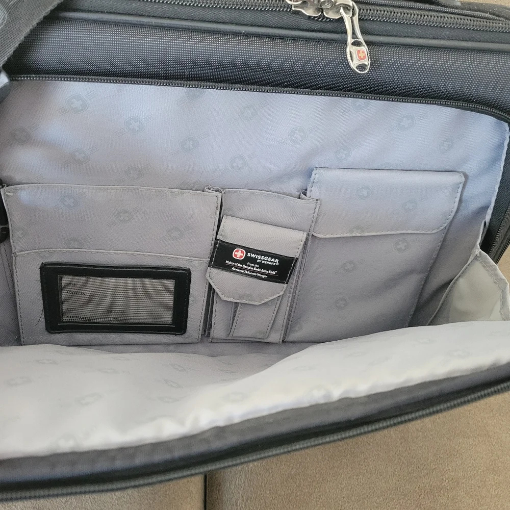 SwissGear by Wenger Laptop Shoulder Bag Black